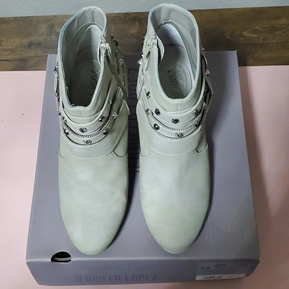 Jennifer Lopez JL Veronica Booties US 9.5Chalk/ Light Gray Studs/Zipper Decor - Picture 3 of 3